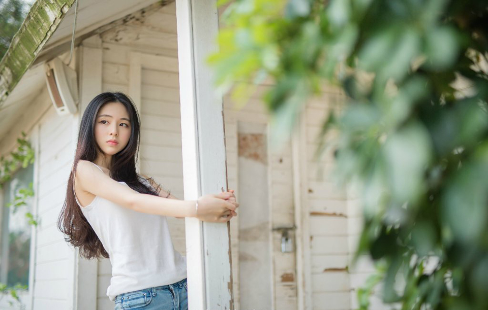 娜娜问我，那你朋友有对你说些什么吗？我说，我只看望过他一次，时间特别短，他问了问我的情况，说，你快回去吧，这都录着呐，估计这次是够呛了。死倒是没有什么可怕的，怕的就是知道自己怎么死。你可要一定要死于意外啊，这样才不害怕。你知道什么最可怕，就是害怕。娜娜睁大了眼睛，说，有这么说自己朋友的吗？我说，你要习惯他，他这是真心祝福你。——韩寒《我想和这个世界谈谈》